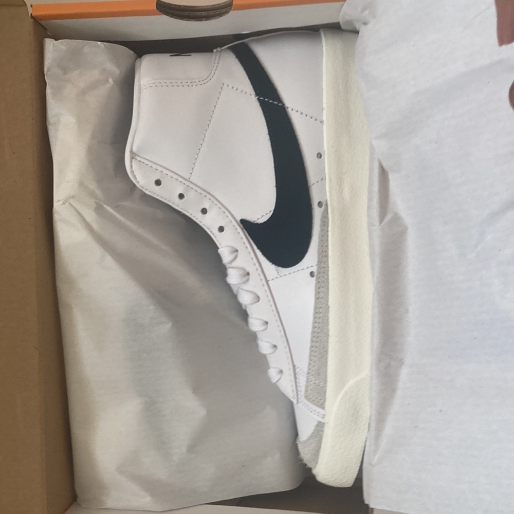 Brand New Nike Blazers Mid Women’s Size 8